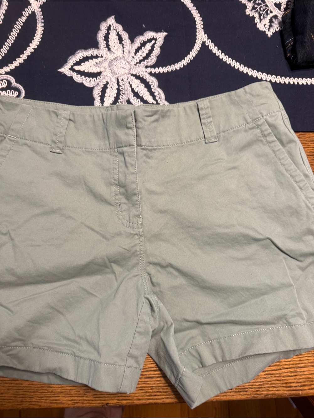 Vineyard Vines Women’s Sage Green Chino Shorts